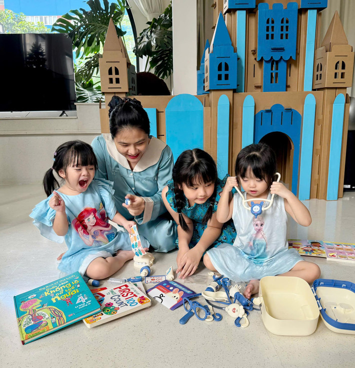 Vân Trang vui đùa cùng các con. Ảnh: FB Diễn viên Vân Trang