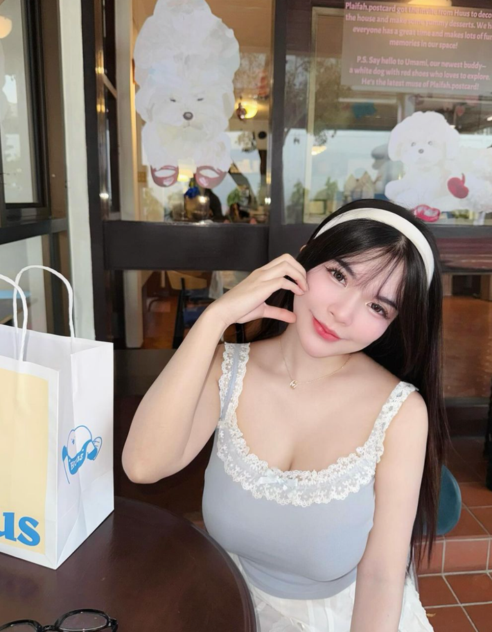 Hot girl này sở hữu thân hình chữ S đẹp mê hoặc.