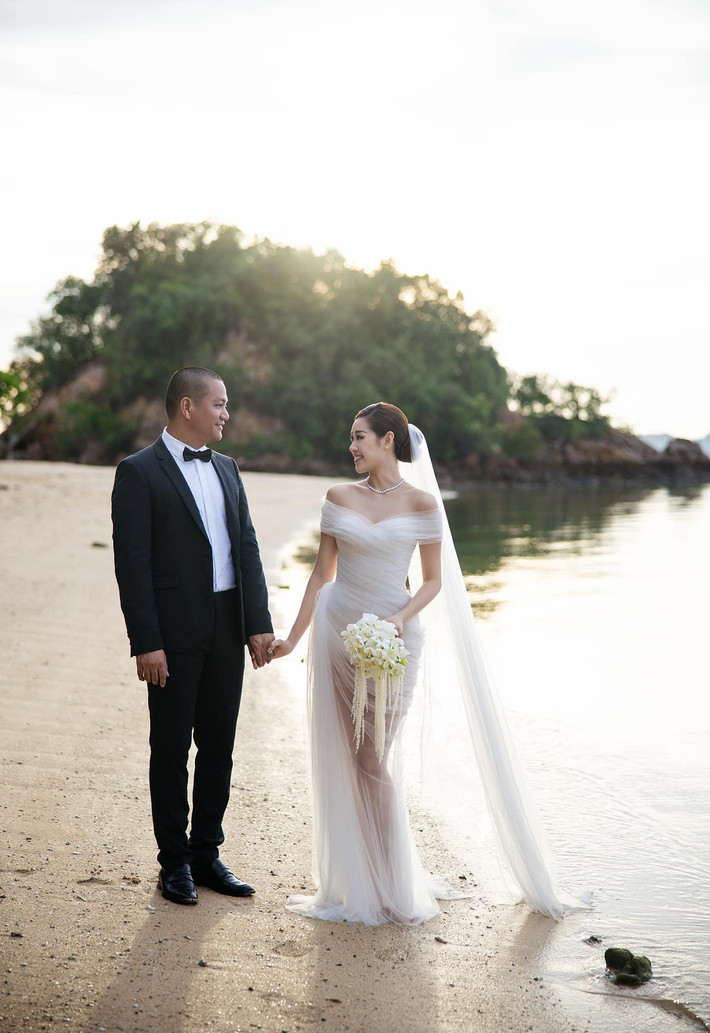 Tin tức sao Việt 23/11: Khánh Vân chia sẻ ảnh cưới chụp hai tháng trước cùng ông xã ở biển Krabi. Ảnh: FB Nguyễn Trần Khánh Vân