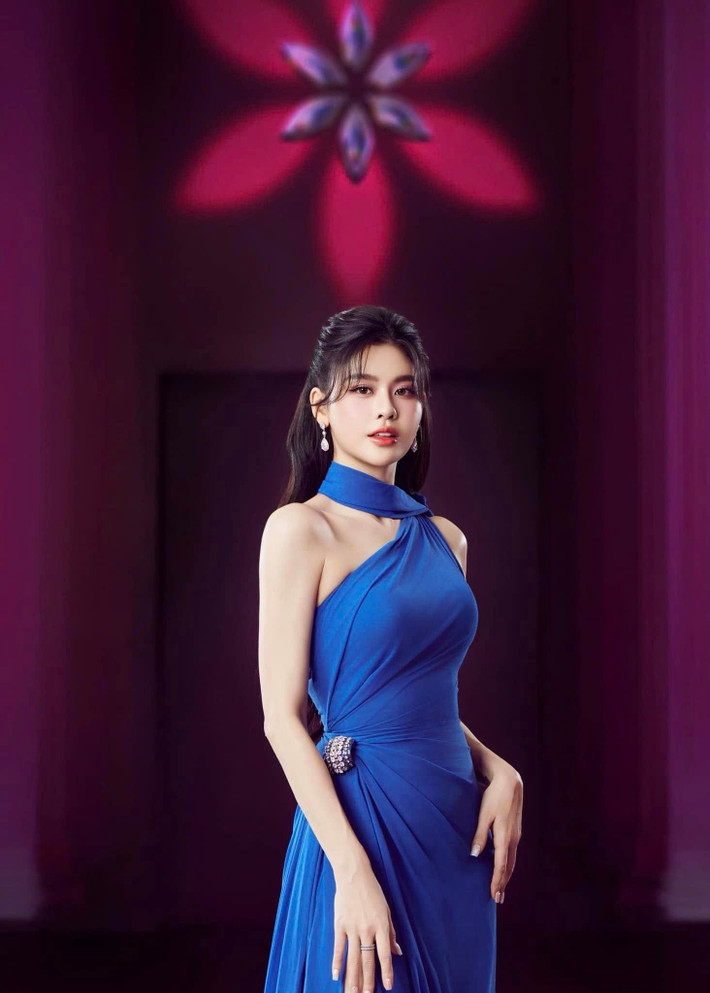 Trương Quỳnh Anh không còn là cái tên xa lạ với khán giả. Bắt đầu sự nghiệp từ những vai diễn tuổi teen trong các bộ phim truyền hình, cô nhanh chóng khẳng định tài năng và trở thành một trong những nữ nghệ sĩ đa năng của showbiz Việt. Ảnh: FB Trương Quỳnh Anh