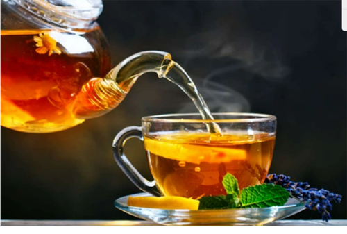 Thay rượu bằng trà để nuôi dưỡng gan. Rượu chứa nhiều hợp chất có hại, uống nhiều có thể khiến gan nhiễm mỡ, ảnh hưởng chức năng gan, hình thành các sẹo xơ trong gan, dẫn đến xơ gan. Bên cạnh đó, rượu còn ảnh hưởng xấu đến não bộ, tim mạch và thận.