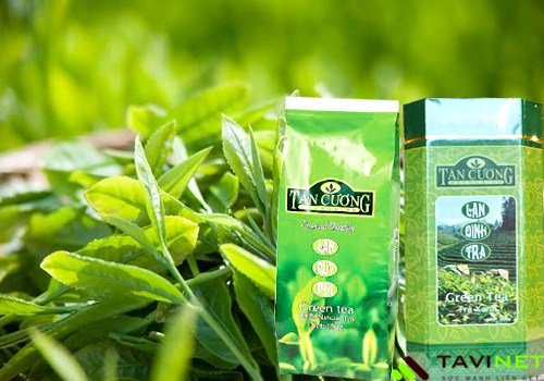 Trà đinh Tân Cương, Thái Nguyên. Tết đến, người dân thường đi chọn những loại trà ngon để tiếp khách. Một trong các loại trà được nhiều người săn lùng trong dịp Tết là chè đinh Tân Cương Thái Nguyên, trà có vị đặc trưng “tiền chát hậu ngọt". Ảnh: tavinet