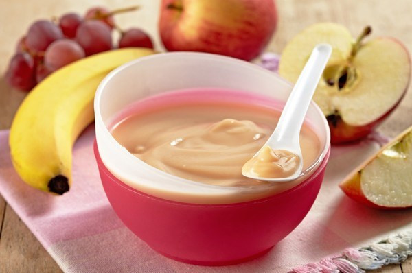 Đừng lạm dụng máy xay. Nó là hung thủ khiến bé ăn kém. Cha mẹ luôn có suy nghĩ rằng, xay nhuyễn sẽ giúp con ăn nhanh hơn và dễ tiêu hóa hơn. Song, các chuyên gia dinh dưỡng khuyên mẹ nên cho con ăn thức ăn thô sẽ nhiều dinh dưỡng và tốt cho dạ dày của con.