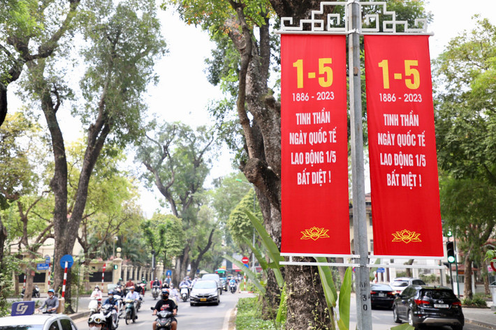 Trong kỳ nghỉ lễ 30/4 và 1/5 năm nay, do trùng với đợt nghỉ lễ Giỗ Tổ Hùng Vương (10/3 âm lịch), người lao động được nghỉ 5 ngày.