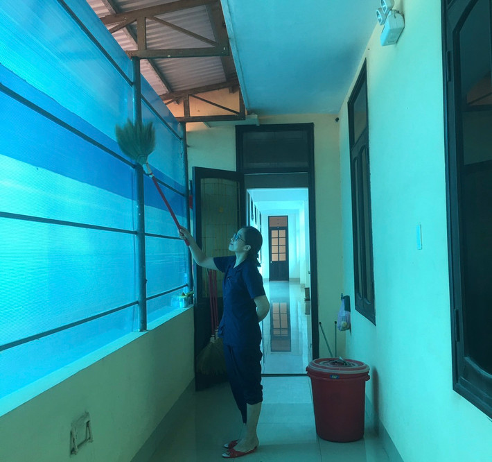 Để mái nhà chung thực sự là nơi dừng chân ấm áp nghĩa tình, cán bộ nhân viên nhà khách luôn tập trung làm tròn nhiệm vụ của mình từ khâu đón tiếp đến chăm lo sinh hoạt cho thân nhân liệt sỹ. Theo số liệu của nhà khách, những tháng đầu năm 2023 đã đón tiếp gần 200 đoàn với khoảng 1000 lượt thân nhân về đây viếng mộ, nghỉ ngơi.