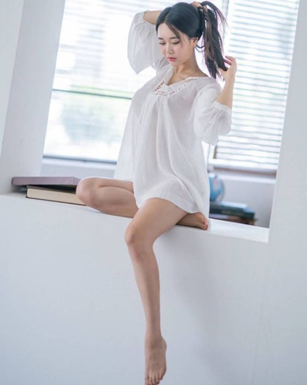 Mốt áo giấu quần với khoảng hở vừa phải không lo phản cảm cũng được đông đảo chị em hưởng ứng.