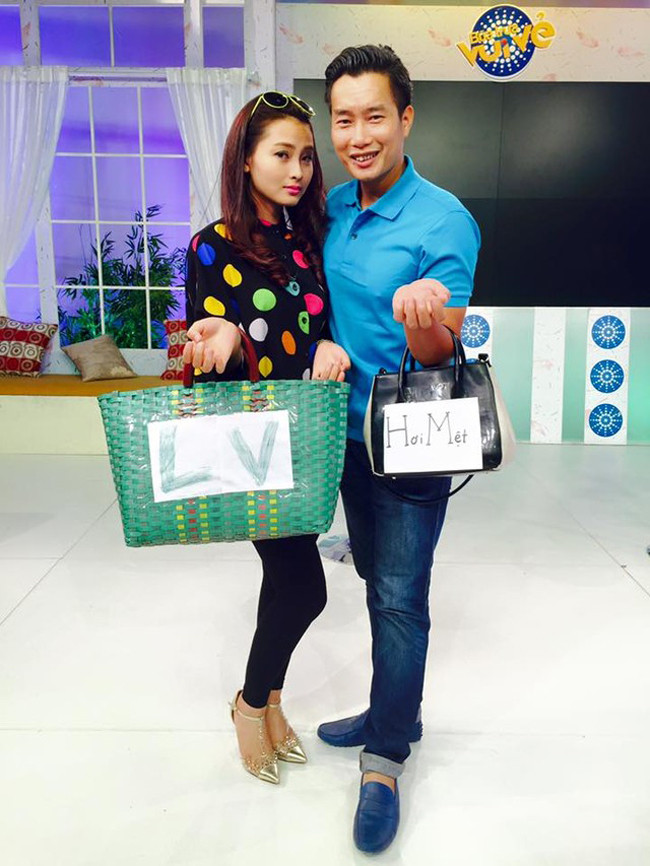 Mù Tạt tinh nghịch cùng MC Thanh Tùng.