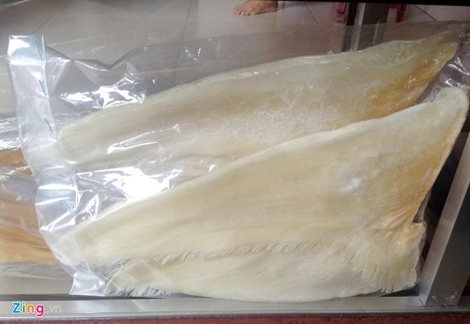 Vi cá mập loại lớn có giá cao hơn, đến 15 triệu đồng/kg, nhưng loại này không nhiều.