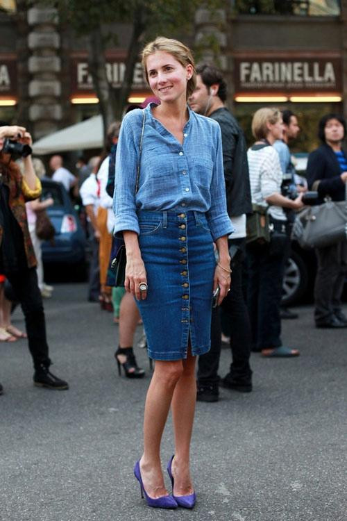 Bên cạnh những chiếc váy denim liền thân, các tín đồ của denim không nên bỏ qua chân váy denim trong tủ đồ của mình. Cho tới nay chân váy denim vẫn nằm trong top trang phục không thể nào thiếu của bất kỳ cô nàng hiện đại nào. Chúng trẻ trung, thời thượng và đặc biệt rất ôm dáng cơ thể. Nhờ chất liệu co giãn tốt nên mọi cô nàng có thể tự tin về độ thoải mái của chúng.