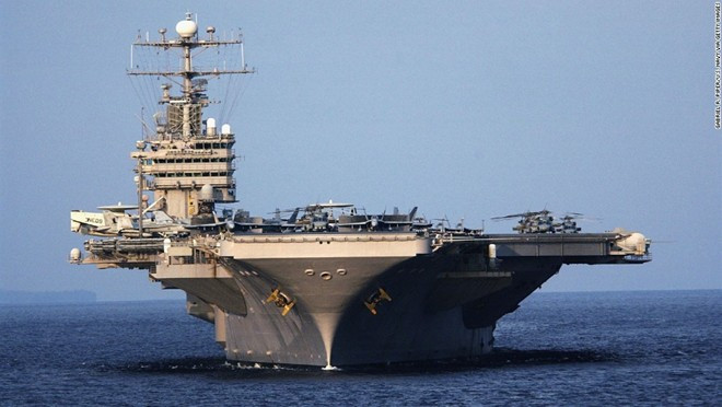 USS Abraham Lincoln (CVN-72), chiến hạm thứ 5 thuộc lớp Nimitz, hoạt động ngoài khơi Indonesia trong năm 2015. Thời gian gần đây, CVN-72 đang lấp khoảng trống mà tàu USS Enterprise để lại sau khi rời biên chế.