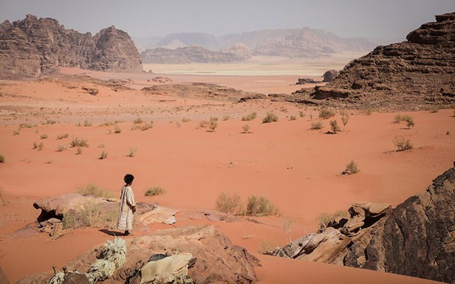 Ngày nay, những khu vực dễ tiếp cận của Wadi Rum đã được đưa vào khai thác du lịch, nhưng vẻ đẹp mê hồn trên sa mạc này vẫn còn nhiều bí ẩn khi mà du khách chỉ đến được khi có các hướng dẫn viên giàu kinh nghiệm.