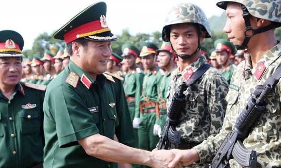 Thượng tướng nhấn mạnh, được làm nhiệm vụ phục vụ trong Lễ kỷ niệm 70 năm ngày Quốc khánh 2/9 là nhiệm vụ vẻ vang của mỗi cá nhân; trong thời gian tới, điều kiện thời tiết còn diễn biến phức tạp, nắng nóng tiếp tục tăng cường, yêu cầu luyện tập ngày càng cao, đề nghị các lực lượng nêu cao tinh thần trách nhiệm, đoàn kết vượt khó, chấp hành nghiêm kỷ luật trong quá trình tập luyện, phấn đấu hoàn thành xuất sắc nhiệm vụ; đội ngũ cán bộ quản lý trực tiếp tại các địa điểm tập luyện cần tiếp tục bám sát, theo dõi, chỉ đạo, tổ chức tốt việc luyện tập và chăm lo, bảo đảm đời sống vật chất, tinh thần cho lực lượng tham gia tập luyện đảm bảo kết quả cao nhất góp phần đem lại thành công cho ngày đại Lễ sắp tới.