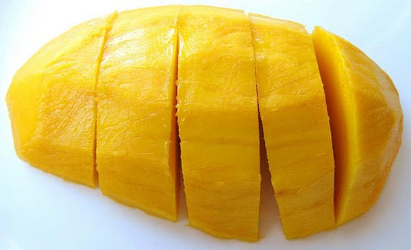 Xoài cũng là một nguồn vitamin A tuyệt vời, giống như vitamin C – giữ vai trò quan trọng trong miễn dịch và giữ đôi mắt của bạn luôn khỏe mạnh.