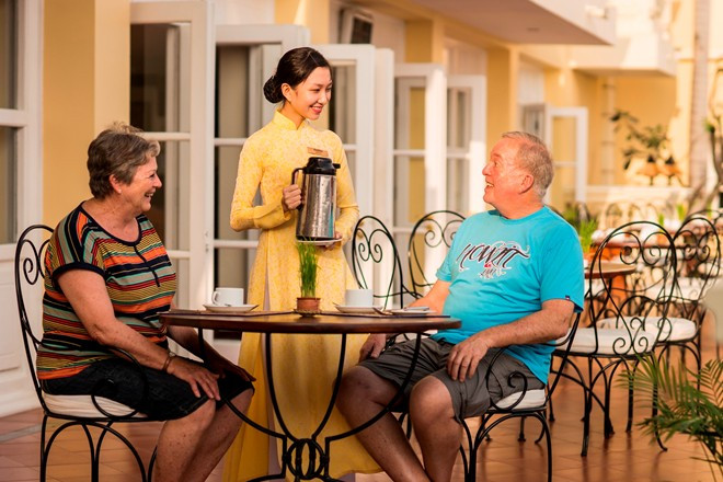 Dịch vụ và nhân sự tại resort sang trọng được đầu tư kỹ lưỡng, đem lại cho du khách những khoảnh khắc thư giãn tuyệt vời nhất. Ảnh: Victoria Chau Doc.