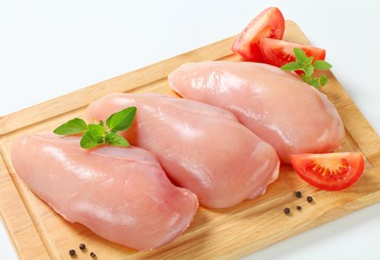 Ức gà: phần nhiều nạc nhất của con gà và đồng thời cũng là phần nhiều chất sắt nhất.
