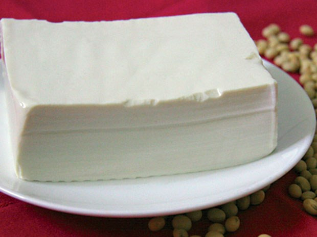 Đậu hũ: Đậu hũ tốt cho người ăn kiêng để cải thiện chất sắt. 100g đậu hũ chứa 5.4 mg sắt.