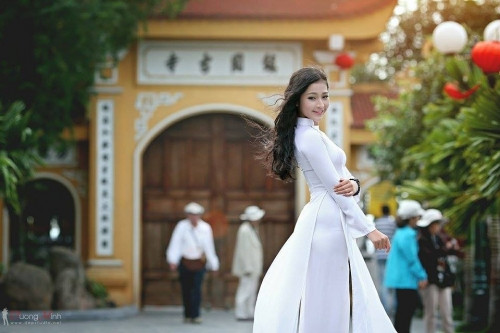 Giới thiệu đôi chút về bản thân, Hà Anh cho biết mình sinh năm 1998, chiều cao 1m67, có sở thích đi dạo phố, chụp ảnh, cafe với bạn bè… Cô bạn hiện đang là học sinh.