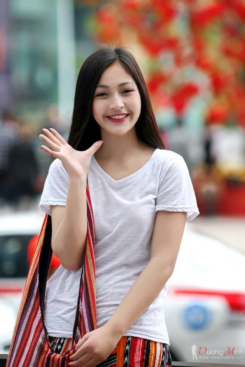 Cô gái này vừa giành ngôi vị Á khôi 1 Duyên dáng Hà thành, nói về những kỉ niệm trong suốt quá trình tham gia dự thi, Hà Anh tâm sự: “Kỉ niệm thì có nhiều lắm nhưng mình nhớ nhất là những ngày chúng mình tập luyện chuẩn bị đêm chung kết, bọn mình đã tập nhảy, hát hò, tập cách đi đứng, ăn uống, chơi đùa bên nhau rất vui, nhờ đó mà mình có thêm những người chị, người bạn tốt”.