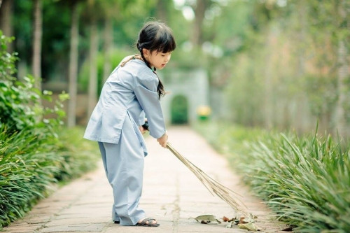 Gương mặt xinh xắn cùng biểu cảm ngộ nghĩnh của cô bé làm bao trái tim “tan chảy”.