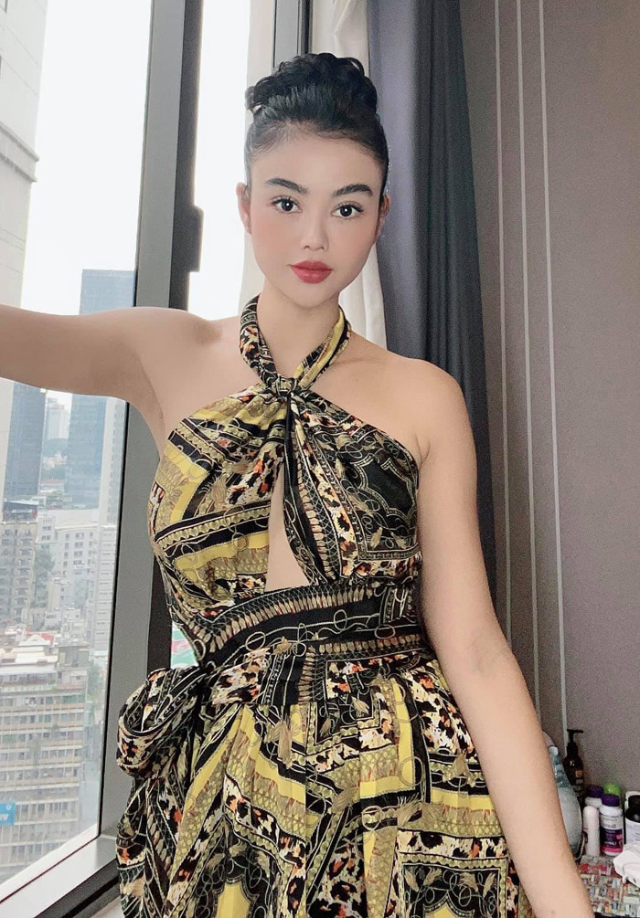Chính nhờ thân hình chuẩn chỉnh, bà mẹ một con dễ dàng “chặt” đẹp thiết kế kén người mặc như này.