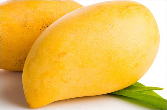 Xoài dấm bằng ethephon và vôi bột. Giống như táo, xoài chứa nhiều chất chống oxy hóa, giàu chất xơ thúc đẩy nhu động ruột. Lượng vitamin C dồi dào trong loại quả này cũng góp phần giảm cholesterol, ngăn ngừa các bệnh tim mạch hiệu quả.
