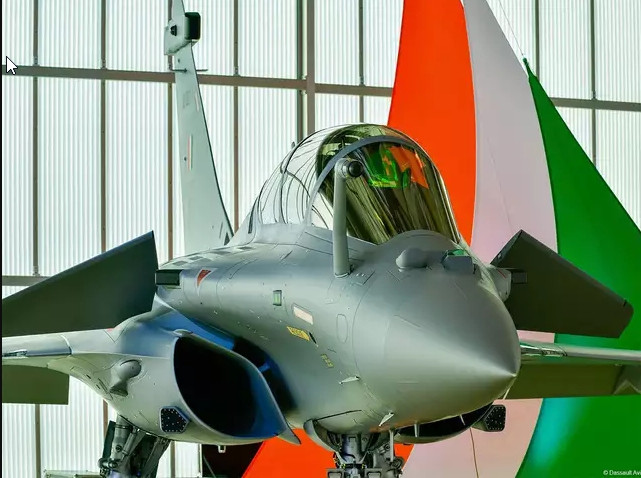 Mặc dù trên tính toán, việc đưa số chiến đấu cơ Rafale vào trang bị, sẽ giúp không quân Ấn Độ tăng cường sức mạnh, nhưng không phải ngay lập tức, mà đòi hỏi phải mất nhiều thời gian để phi công sử dụng thành thạo và phối hợp tốt với số máy bay chiến đấu hiện có, nhất là số Su-30MKI hiện là xương sống của không quân Ấn Độ. Ảnh: Chiến đấu cơ Rafale của Ấn Độ - Nguồn: AFP