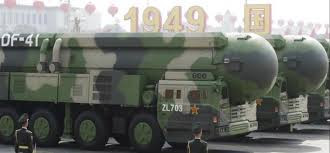 ICBM Dongfeng-41 (DF-41) là một trong những ICBM tiên tiến nhất trong các hệ thống tên lửa hạt nhân chiến lược hiện được công bố của Trung Quốc. DF-41 là loại tên lửa 3 tầng đẩy, sử dụng nhiên liệu rắn và được phóng từ xe phóng di động. Ảnh: ICBM DF-41 của Trung Quốc - Nguồn:Sina