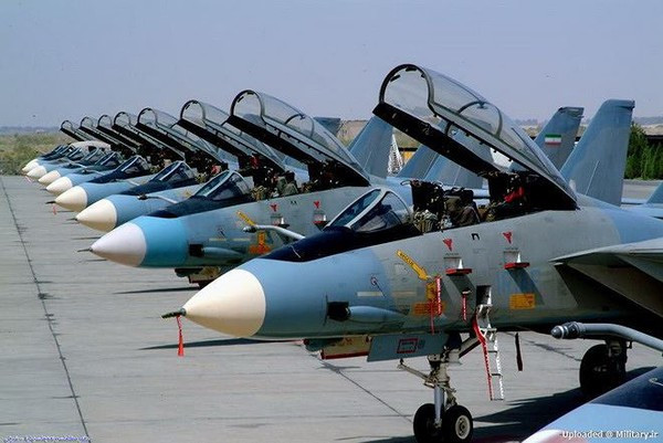 Định nghĩa máy bay chiến đấu hạng nặng của Iran có thể không tương ứng với các tiêu chuẩn quốc tế chung, nhưng dựa trên mẫu máy bay chiến đấu hạng nhẹ "Koswara" mà Iran chế tạo, thì hiện tại MiG-29A và F-4E là máy bay chiến đấu cỡ trung duy nhất của Iran có khả năng chiến đấu không đối không. Ảnh: Máy bay chiến đấu F-14 của Iran - Nguồn: Wikipedia