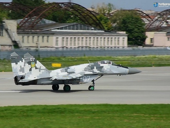 Theo trang "Defense Express" của Ukraine, trích dẫn lời quan chức của Bộ Quốc phòng Ukraine cho biết, Ukraine hiện đang đàm phán với Công ty Elbit của Israel để nâng cấp cho hàng chục máy bay đang trong biên chế của Không quân Ukraine. Ảnh: MiG-29MU1 của Ukraine - Nguồn: Sina