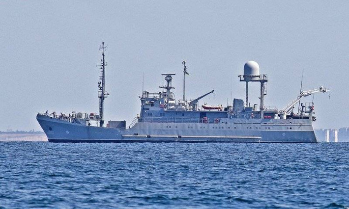 Ukraine vừa qua đã tiến hành giai đoạn thứ hai của cuộc thử nghiệm cấp nhà nước đối với tàu trinh sát hạng trung Laguna mới nhất cho Hải quân nước này do họ tự đóng mới, cuộc thử nghiệm được diễn ra tại Biển Đen. Ảnh: Tàu trinh sát hạng trung Laguna trong chuyến thử nghiệm.