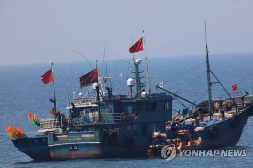 Có thể nói rằng, việc binh sĩ Triều Tiên khai hỏa trực tiếp vào tàu cá Trung Quốc là một hành động vô cùng cứng rắn và dường như nhắm đến mục đích tạo sự răn đe mạnh mẽ đối với các tàu Trung Quốc đang có ý định xâm phạm trái phép vùng biển nước này để đánh bắt. Ảnh: Tàu cá Trung Quốc tại biển Hoàng Hải. Video Tàu Trung Quốc đâm tàu cá Việt Nam, người dân bức xúc - Nguồn: VTC16