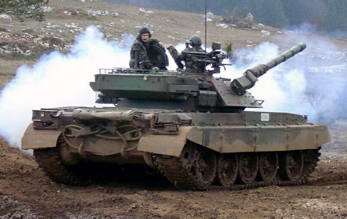 Năm 2009 Việt Nam đã mời các doanh nghiệp quốc phòng Israel tham gia nâng cấp xe tăng T-54; mẫu T-54 được Israel nâng cấp cho Việt Nam được gọi là mẫu T-54M3, thực chất đây là phiên bản nâng cấp T-55S1 mà Israel giúp nâng cấp cho Quân đội Slovenia. Ảnh: Mẫu nâng cấp T-55S1 mà Israel nâng cấp cho Slovenia - Nguồn: Wkipedia.