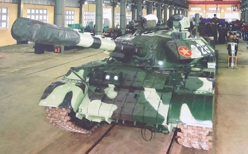 Phía Israel đã chế tạo một nguyên mẫu đầu tiên cho phía Việt Nam tham quan, rút kinh nghiệm; trên thực tế, mẫu xe tăng nâng cấp T-54M3 mà Israel chào hàng cho phía Việt Nam hoàn toàn đáp ứng của một mẫu xe tăng chiến đấu chủ lực hiện đại, phù hợp với địa hình và khí hậu Việt Nam. Ảnh: Phiên bản T-54M3 mà Israel nâng cấp cho Việt Nam - Nguồn: Defence.