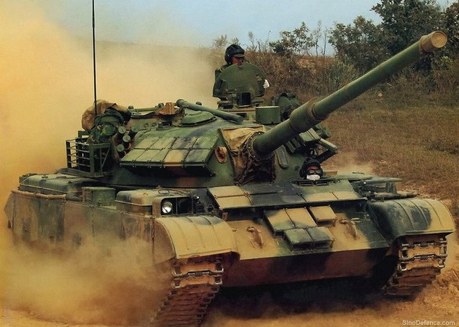 Các quốc gia có tiềm lực kinh tế mạnh đều đã tiến hành thay thế T-54/55 bằng những loại xe tăng mới, hiện đại hơn; nhưng nhiều nước nghèo, tiềm lực hạn chế thì lại chọn cho mình phương án nâng cấp để tiếp tục sử dụng. Ảnh: Mẫu nâng cấp T-59G của Quân đội Trung Quốc - Nguồn: Wkipedia.