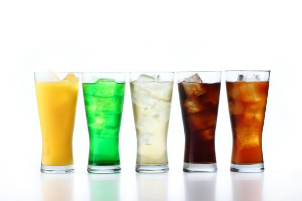 Các nhà nghiên cứu còn chỉ ra rằng, nước ngọt có ga có thể góp phần gây ra bệnh tim do chứa hàm lượng cao chất làm ngọt. (Ảnh Mgsfl)