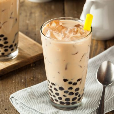 Trong trà sữa còn có hương liệu và phẩm màu thực phẩm. Nếu hai nguyên liệu này được sử dụng quá ngưỡng cho phép có thể dẫn đến ngộ độc cho người sử dụng, nhất là trẻ nhỏ do bộ máy tiêu hóa còn yếu. (Ảnh Recipe4living)