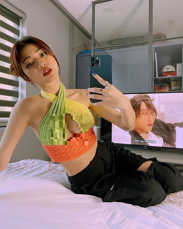 Nhìn chung, mốt áo 2 vạt chéo chữ X không thích hợp với những người có vòng 1 quá đồ sộ. Chị em có vòng 1 săn chắc, vun cao, không chảy xệ mới nên mặc set đồ này. Vòng 1 lớn khiến bộ váy mất đi sự tinh tế, duyên dáng còn ngực quá nhỏ lại không đủ sự hấp dẫn.