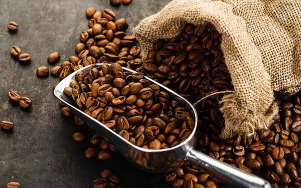 Cà phê còn chứa nhiều chất chống oxy hóa và các hợp chất có khả năng chống viêm cũng như chống lại bệnh tật rất tốt. Khẳng định này đã được xác nhận bởi các chuyên gia và giáo sư hàng đầu của trường Đại học Y khoa Johns Hopkins.