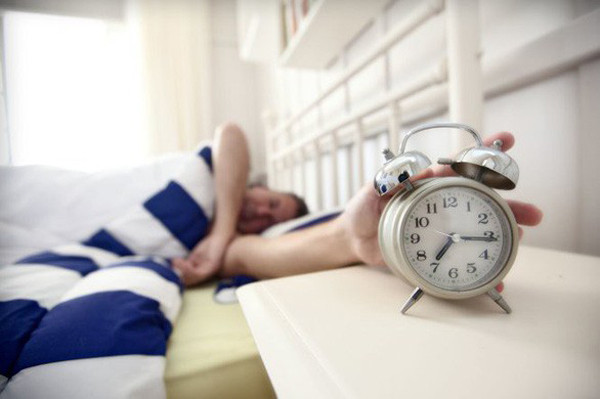 Tiếng chuông báo thức lặp lại sau 1 thời gian ngắn, điều đó đồng nghĩa với việc hệ tuần hoàn và hệ thần kinh bị tác động liên tục, chúng phải thay đổi liên tục từ trạng thái nghỉ sang làm việc rồi nghỉ chỉ trong một khoảng thời gian ngắn. Việc thay đổi liên tục và lặp đi lặp lại này nhiều lần sẽ gây tác động xấu đến 2 cơ quan này.