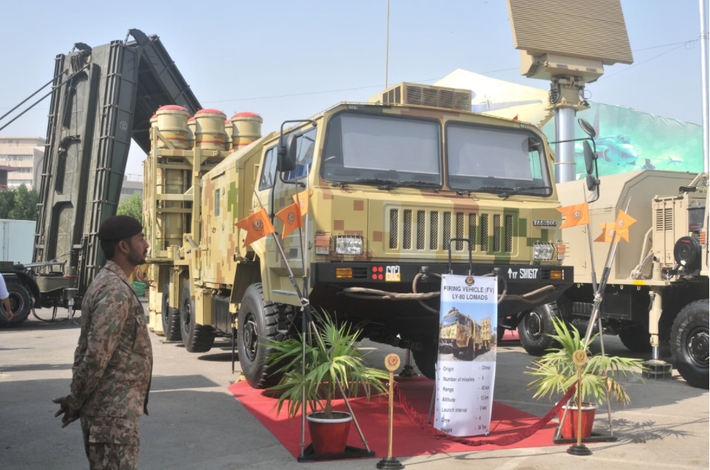 Pakistan cũng đã mua hệ thống phòng không HQ-16 của Trung Quốc và cũng đang xem xét mua lại hệ thống HQ-9B tầm xa hơn và cao hơn, sẽ cung cấp khả năng phòng thủ đáng gờm hơn nhiều so với thời kỳ những năm 1990. Nguồn ảnh: Foxtrot.