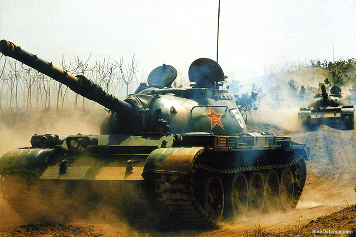 Loại xe tăng tiếp theo là Type 69, được Trung Quốc sản xuất vào cuối những năm 1970 và đầu những năm 1980, trang bị pháo 105 mm L7 (sao chép pháo L7 của Anh) và giáp thép. Kiểu Type 88 tương tự, được sản xuất vào cuối những năm 1980 và 1990, được sung thêm hệ thống quan sát mới.