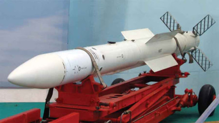 Tuy nhiên, hình dạng của K-77M khẳng định những thông tin trước đó và phản ánh ý tưởng thiết kế của tên lửa. Chúng ta biết rằng tên lửa R-77 trước đây sử dụng cánh đuôi dạng lưới duy nhất, cho các tên lửa tương tự. Cánh đuôi này có khả năng điều khiển tuyệt vời và có thể phát huy khả năng của tên lửa tầm trung ở một mức độ nhất định.