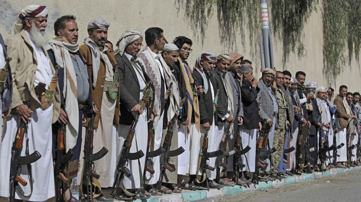 Tại Yemen, Liên quân do Ả Rập Saudi dẫn đầu, với quân đông, vũ khí hiện đại, nhưng luôn bại trận dưới một đội quân du kích, với một số người đàn ông “râu ria xồm xoàm”, mang dép rách, được trang bị phần lớn bằng súng trường tấn công AK-47.