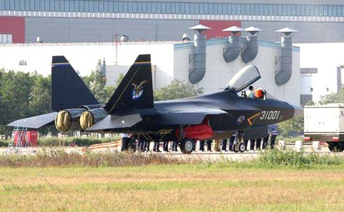 Mặc dù J-31 có sẵn để xuất khẩu, nhưng có vẻ như chiếc máy bay này vẫn chưa thể tìm được khách hàng tiềm năng. Nhiều chuyên gia cho rằng, lý do chính của việc này có thể là do quan hệ “không thân ái” của Trung Quốc với các nước lớn.