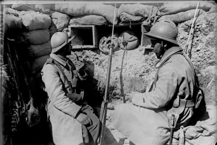 Mũ bảo hiểm M5 Adrian được giới thiệu vào năm 1915 và trở thành mũ bảo hiểm tiêu chuẩn cho quân đội Pháp trong Thế chiến I. Nó được chế tạo để bảo vệ đầu người lính khỏi mảnh đạn pháo, mìn. Ảnh: Warspot.