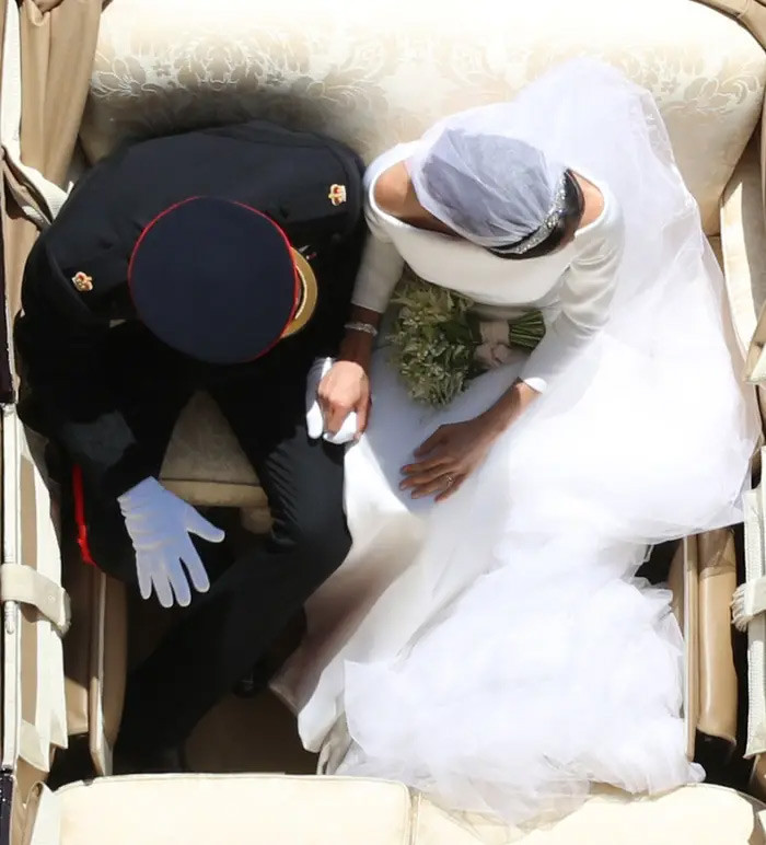 Nhiều người cho rằng đây là bức ảnh hoàn hảo của Hoàng tử Harry và Meghan Markle trong lễ cưới của họ. Bức ảnh được chụp bằng máy bay không người lái.