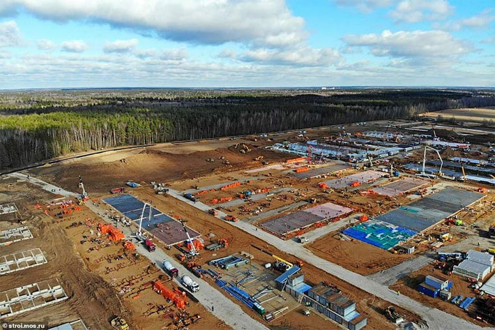 Bệnh viện mới này cách Điện Kremlin 40 dặm về phía tây nam và có 223 giường chăm sóc đặc biệt và 277 giường bệnh bình thường.