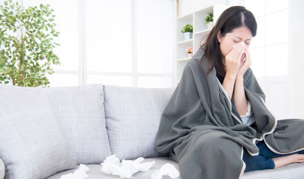 Suy giảm miễn dịch. Thức khuya khiến cơ thể khó phục hồi, lâu ngày làm suy giảm chức năng miễn dịch. Đáng lưu ý, chức năng miễn dịch kém là một trong những nguyên nhân dẫn đến khởi phát viêm gan. (Ảnh minh họa)