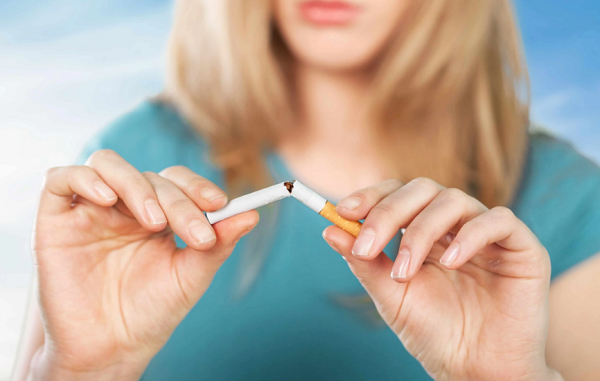 Dưới tác động của nhiệt độ cao, hạt thơm sẽ tỏa hương, làm giảm mùi khói ở mức nhất định. Nhờ vậy, người hút vừa tận hưởng mùi thơm vừa giảm mùi hôi trong miệng. (Ảnh: Aboluowang)