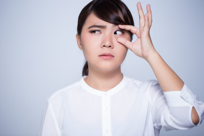 Bệnh tiểu đường có thể gây tổn thương cho các mạch máu nhỏ trong mắt, làm tăng nguy cơ mắc các vấn đề về mắt nghiêm trọng. Ảnh: hellobacsi.
